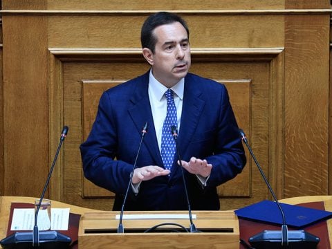 Ο Μηταράκης διαφωνεί με την πρόταση Μητσοτάκη για ασυμβίβαστο υπουργών – βουλευτών